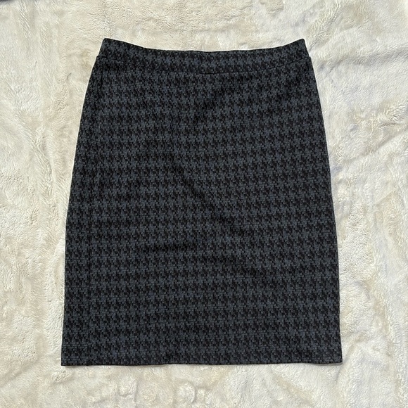 Lysespenard Houndstooth Pencil Skirt β Size Medium | Timeless Elegance | Office - Picture 1 of 6